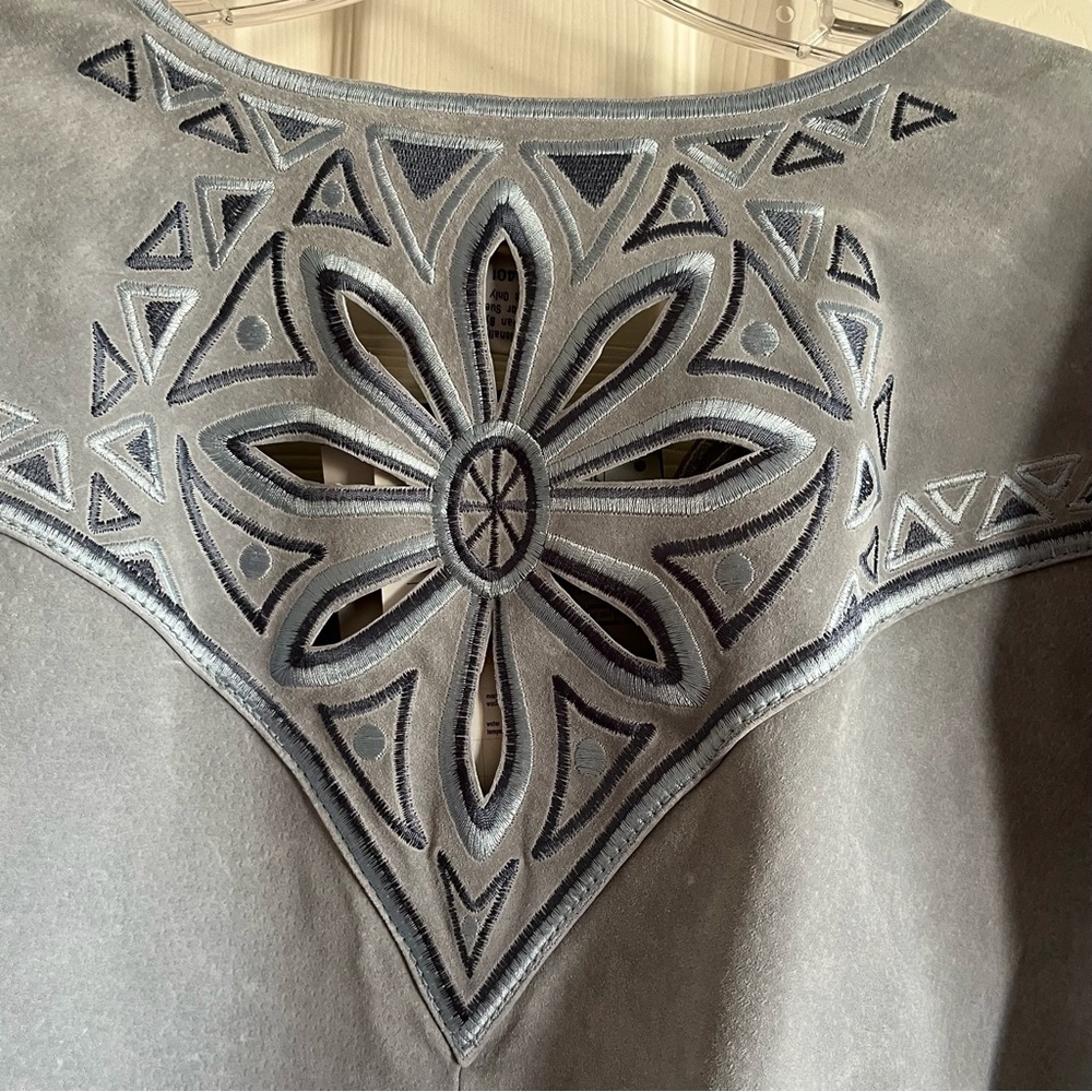 NWT Bob Mackie Wearable Art vintage leather coat with beautiful cut outs. - Picture 7 of 9